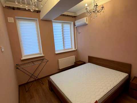 комерційна за адресою Ромашкова вул., 102