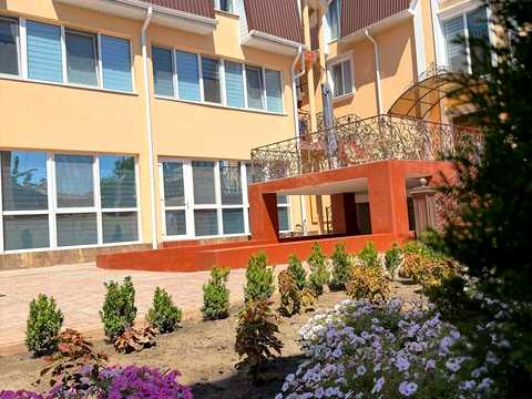 комерційна за адресою Ромашкова вул., 102