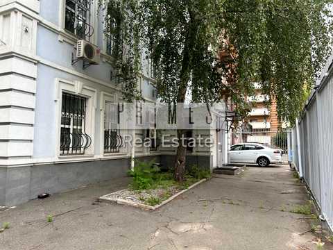 комерційна за адресою Саксаганського вул., 111А