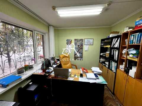 комерційна за адресою Миру просп., 50