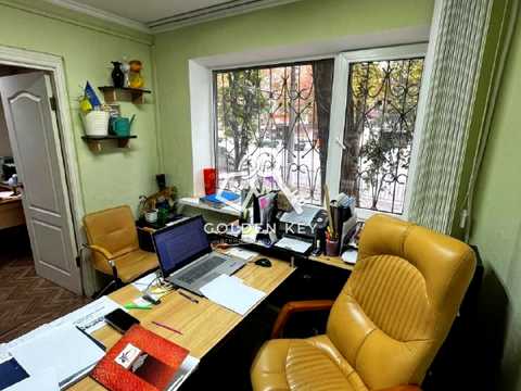 комерційна за адресою Миру просп., 50