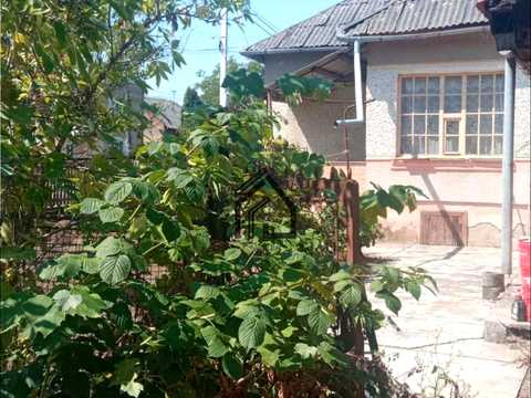 будинок за адресою Центральна, 80