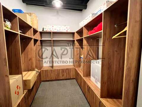 комерційна за адресою Михайлівська вул., 15