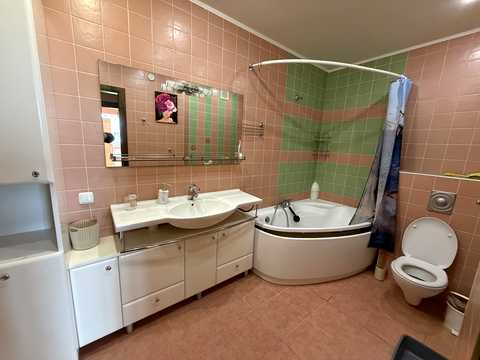 квартира по адресу Ревуцкого ул., 42-Б