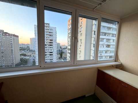 квартира по адресу Ревуцкого ул., 42-Б