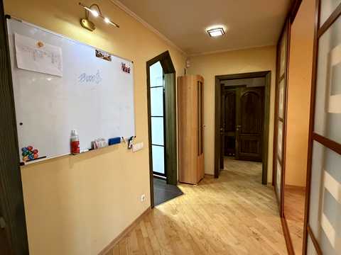 квартира по адресу Ревуцкого ул., 42-Б