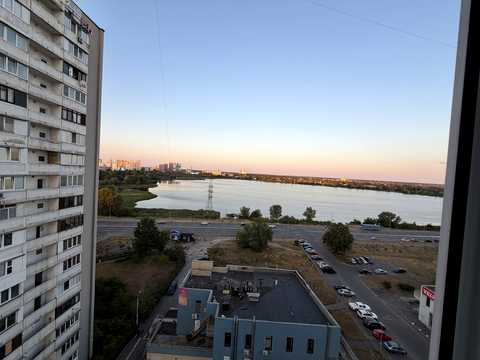 квартира по адресу Ревуцкого ул., 42-Б