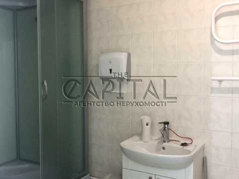 комерційна за адресою Болсуновська вул. (Сергія Струтинського), 8