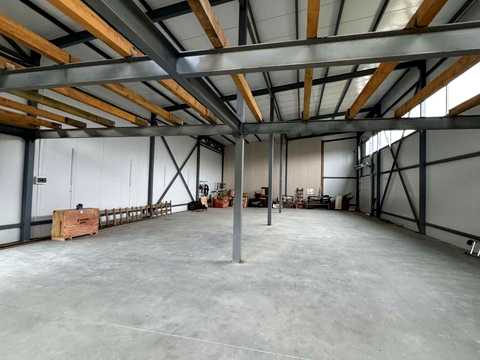 коммерческая по адресу Центральна, 180