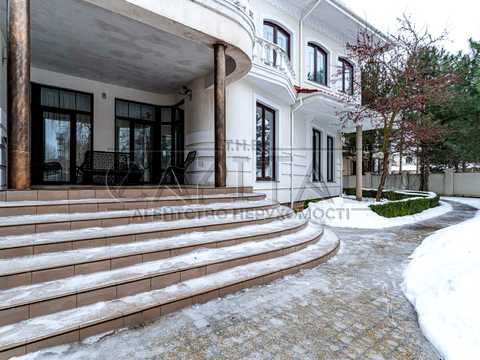 будинок за адресою смт. Козин, Лугова вул., 34