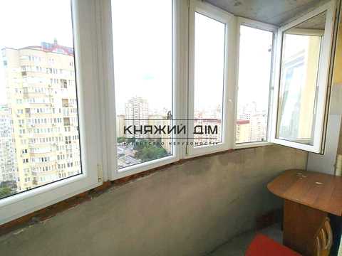 квартира за адресою Анни Ахматової вул., 48