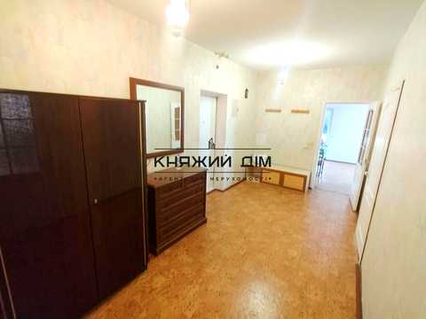 квартира за адресою Анни Ахматової вул., 48