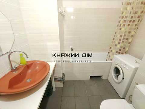 квартира за адресою Анни Ахматової вул., 48
