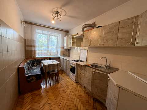 квартира за адресою Захисників України вул., 5