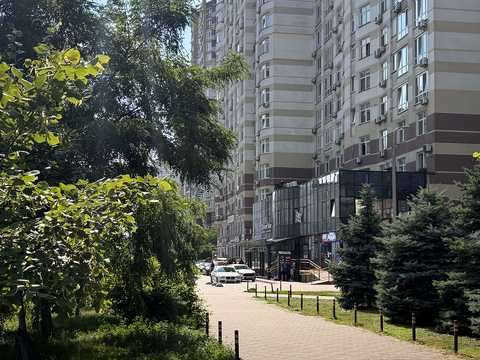 комерційна за адресою Анни Ахматової вул., 22