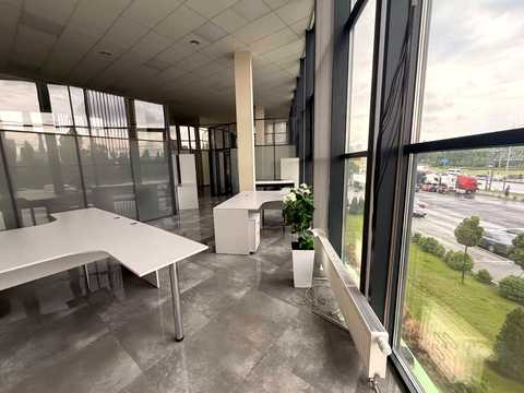 комерційна за адресою Миколи Бажана просп., 17-А