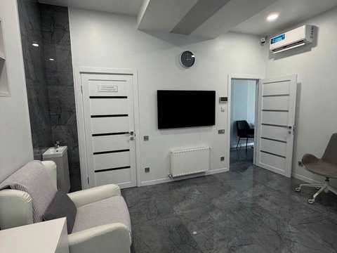 комерційна за адресою Гетьманська вул., 5