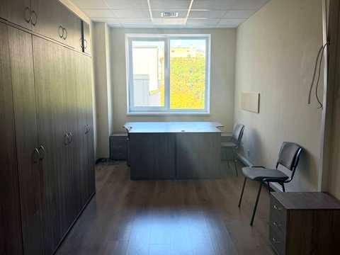 комерційна за адресою майдан Незалежності пл., 2