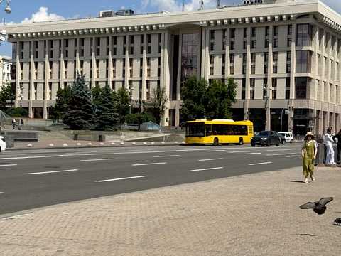 комерційна за адресою майдан Незалежності пл., 2