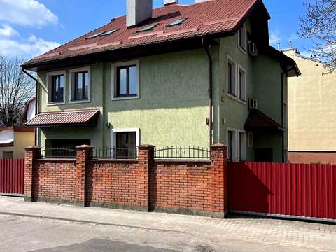 будинок за адресою Братів Дужих вул. (Володимира Комарова)
