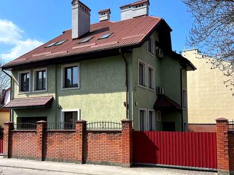 будинок за адресою Братів Дужих вул. (Володимира Комарова)