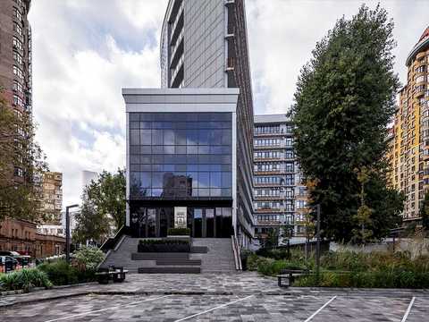 комерційна за адресою Євгена Коновальця вул. (Щорса), 36-В