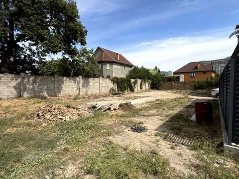 будинок за адресою Центральна вул., 8