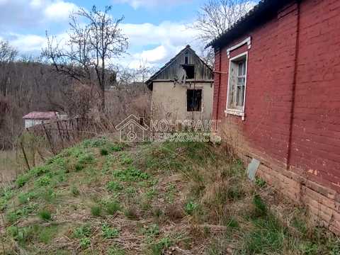 будинок за адресою смт. Бабаї, калинова, 12