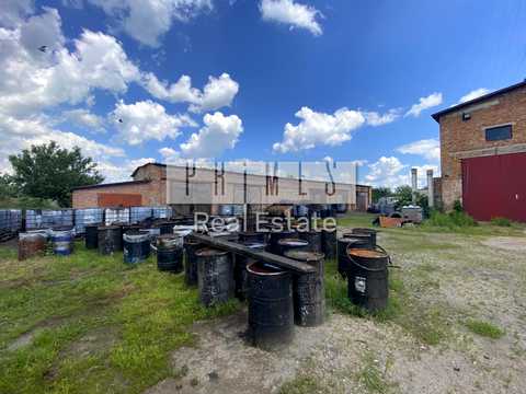 комерційна за адресою Центральна, 1