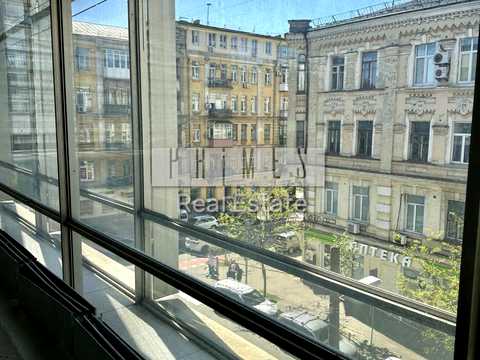 коммерческая по адресу Львовская пл., 8-а