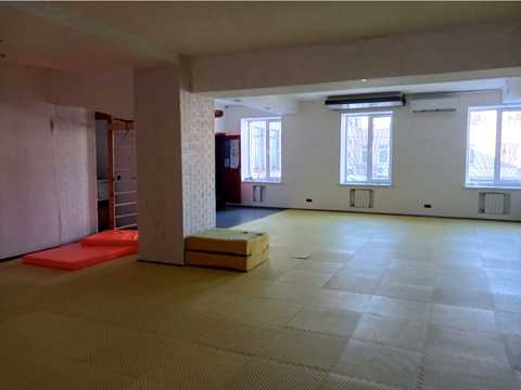 комерційна за адресою Гната Юри вул., 7