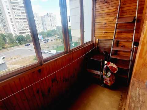 квартира за адресою Лариси Руденко вул., 8