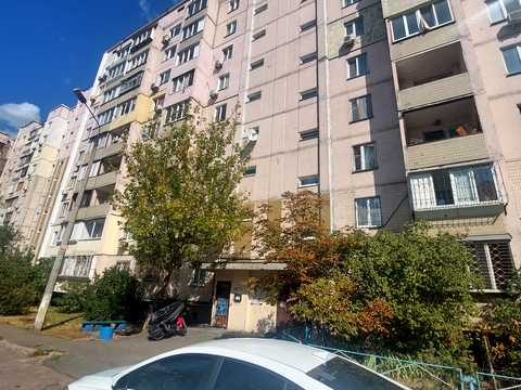 квартира за адресою Лариси Руденко вул., 8
