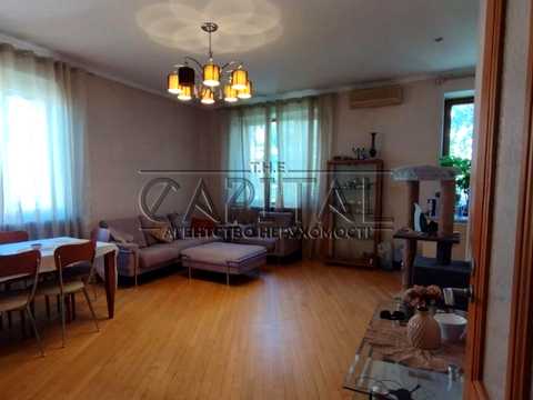 квартира за адресою Київ, Трьохсвятительська вул., 9