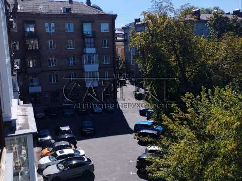 квартира за адресою Київ, Трьохсвятительська вул., 9