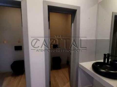 комерційна за адресою Інститутська вул., 25