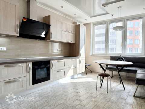 квартира за адресою Анни Ахматової вул., 34