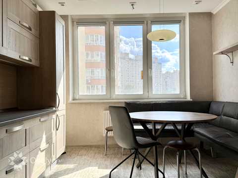 квартира за адресою Анни Ахматової вул., 34