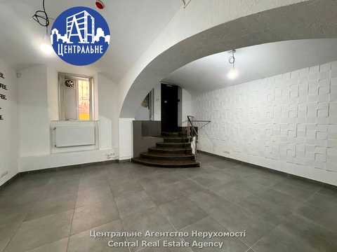 комерційна за адресою Чернівці, Адама Міцкевича вул., 2