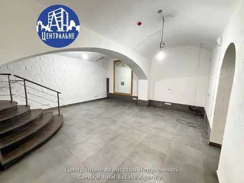 комерційна за адресою Чернівці, Адама Міцкевича вул., 2