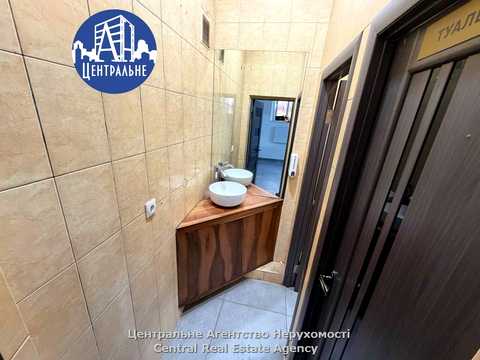 комерційна за адресою Чернівці, Адама Міцкевича вул., 2