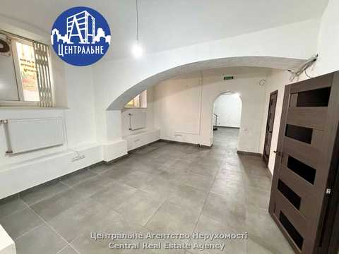 комерційна за адресою Чернівці, Адама Міцкевича вул., 2