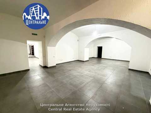 комерційна за адресою Чернівці, Адама Міцкевича вул., 2
