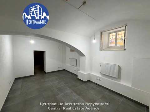 комерційна за адресою Чернівці, Адама Міцкевича вул., 2