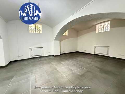 комерційна за адресою Чернівці, Адама Міцкевича вул., 2