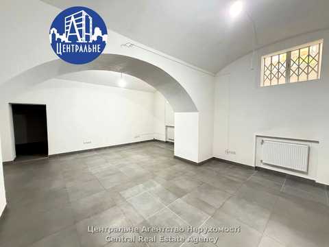 комерційна за адресою Чернівці, Адама Міцкевича вул., 2
