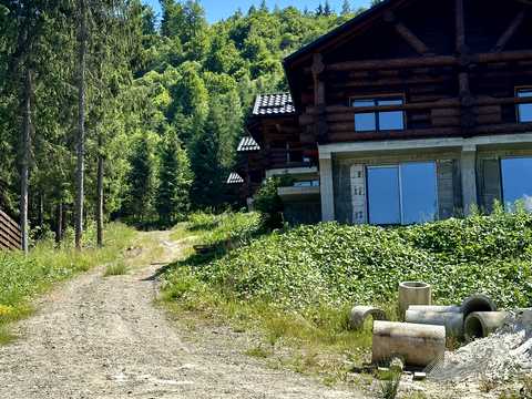 будинок за адресою с. Поляниця, урочище Прелуки вул., 629