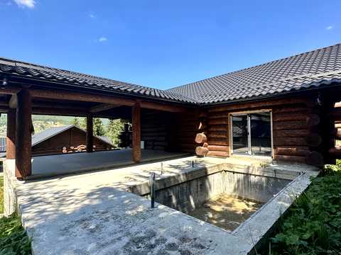будинок за адресою с. Поляниця, урочище Прелуки вул., 629