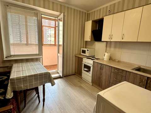 квартира за адресою Анни Ахматової вул., 15