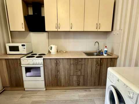 квартира за адресою Анни Ахматової вул., 15